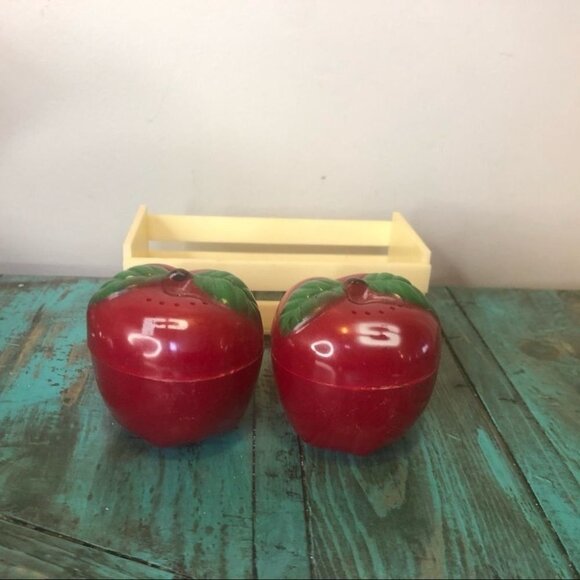 Vintage Apple Salt & Pepper Shakers Plastic - Picture 4 of 4